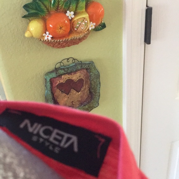 NICETA BRAND NEW TOP WITH PEARL & RINESTONE - Picture 4 of 4